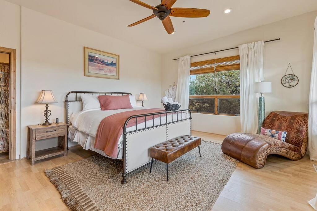 Close To Fresh Creek! Sleeps 12 ~ Amazing Views W/Serene Open Space ~ Hot Tub + Game Room ~ Trails Outside سيدونا المظهر الخارجي الصورة