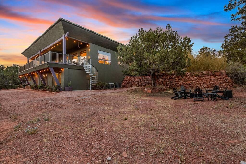 Close To Fresh Creek! Sleeps 12 ~ Amazing Views W/Serene Open Space ~ Hot Tub + Game Room ~ Trails Outside سيدونا المظهر الخارجي الصورة