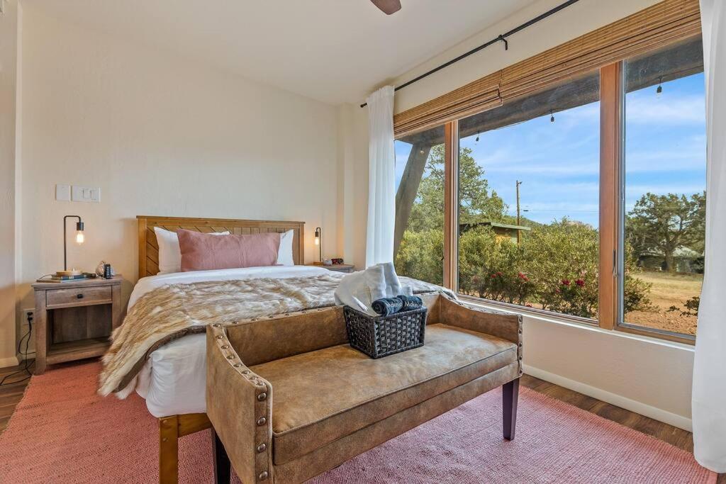 Close To Fresh Creek! Sleeps 12 ~ Amazing Views W/Serene Open Space ~ Hot Tub + Game Room ~ Trails Outside سيدونا المظهر الخارجي الصورة