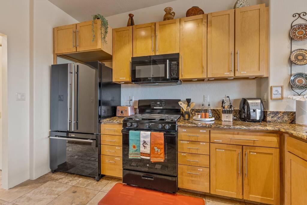 Close To Fresh Creek! Sleeps 12 ~ Amazing Views W/Serene Open Space ~ Hot Tub + Game Room ~ Trails Outside سيدونا المظهر الخارجي الصورة