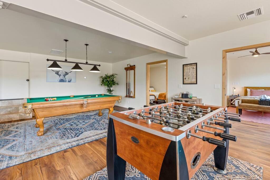 Close To Fresh Creek! Sleeps 12 ~ Amazing Views W/Serene Open Space ~ Hot Tub + Game Room ~ Trails Outside سيدونا المظهر الخارجي الصورة