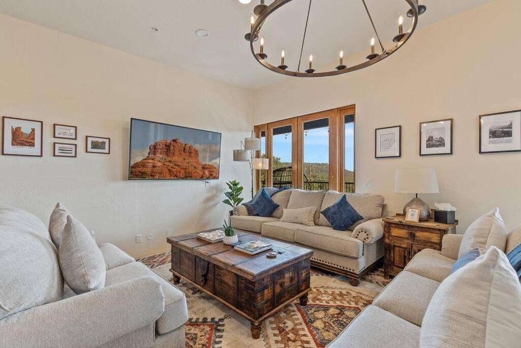 Close To Fresh Creek! Sleeps 12 ~ Amazing Views W/Serene Open Space ~ Hot Tub + Game Room ~ Trails Outside سيدونا المظهر الخارجي الصورة