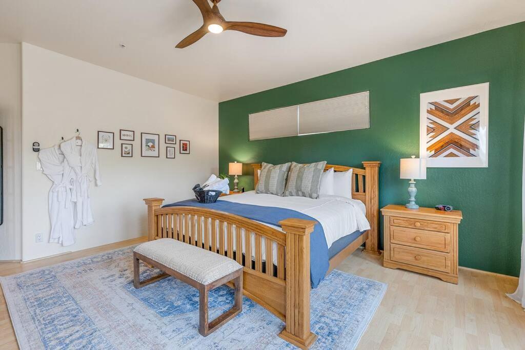 Close To Fresh Creek! Sleeps 12 ~ Amazing Views W/Serene Open Space ~ Hot Tub + Game Room ~ Trails Outside سيدونا المظهر الخارجي الصورة
