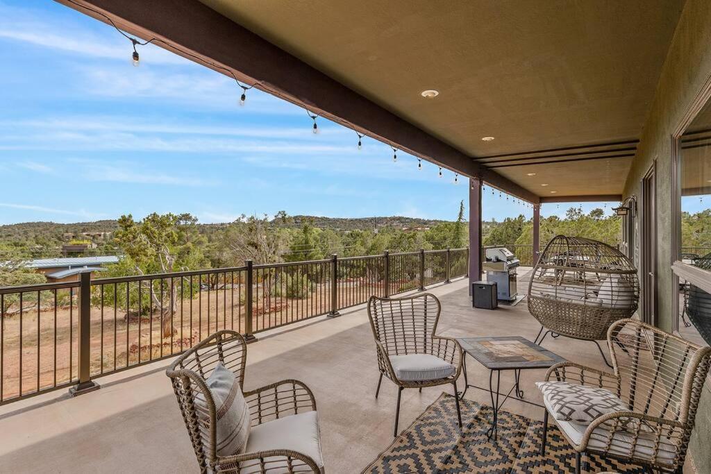 Close To Fresh Creek! Sleeps 12 ~ Amazing Views W/Serene Open Space ~ Hot Tub + Game Room ~ Trails Outside سيدونا المظهر الخارجي الصورة