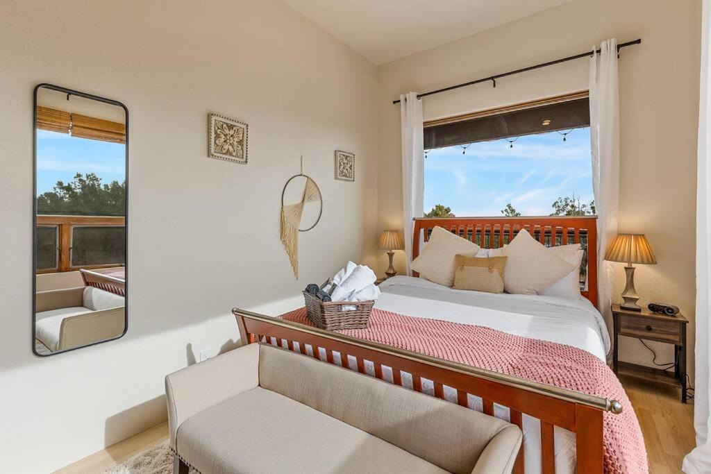 Close To Fresh Creek! Sleeps 12 ~ Amazing Views W/Serene Open Space ~ Hot Tub + Game Room ~ Trails Outside سيدونا المظهر الخارجي الصورة