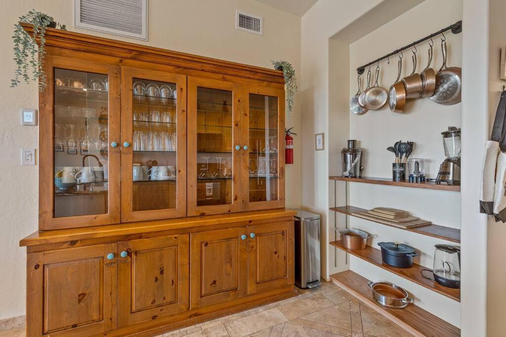 Close To Fresh Creek! Sleeps 12 ~ Amazing Views W/Serene Open Space ~ Hot Tub + Game Room ~ Trails Outside سيدونا المظهر الخارجي الصورة