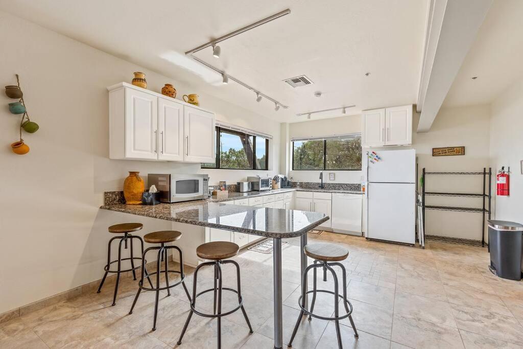 Close To Fresh Creek! Sleeps 12 ~ Amazing Views W/Serene Open Space ~ Hot Tub + Game Room ~ Trails Outside سيدونا المظهر الخارجي الصورة